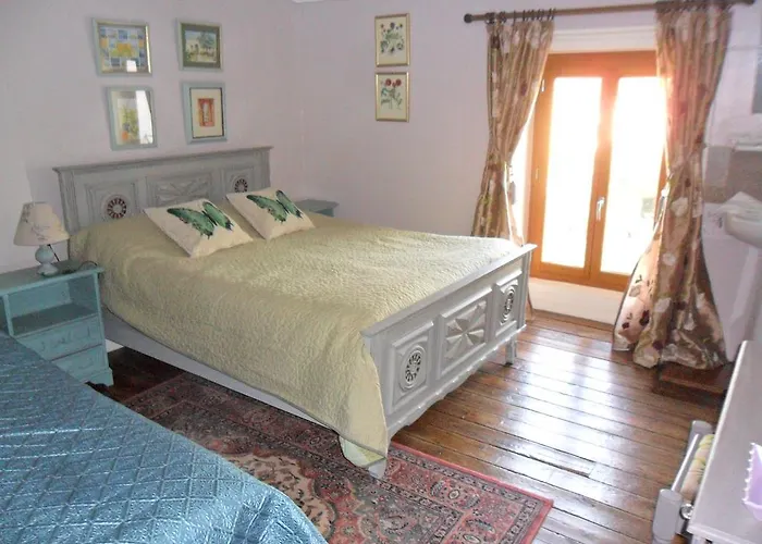 比安维纽尚布勒斯酒店 LʼAbsie